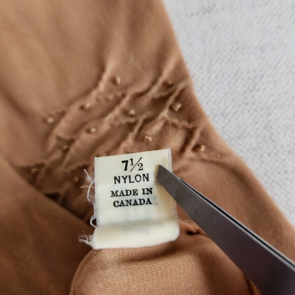 Mid-Century Camel Nylon Opera Gloves in Excellent Condition - 7 1/2 - Picture 5 of 9